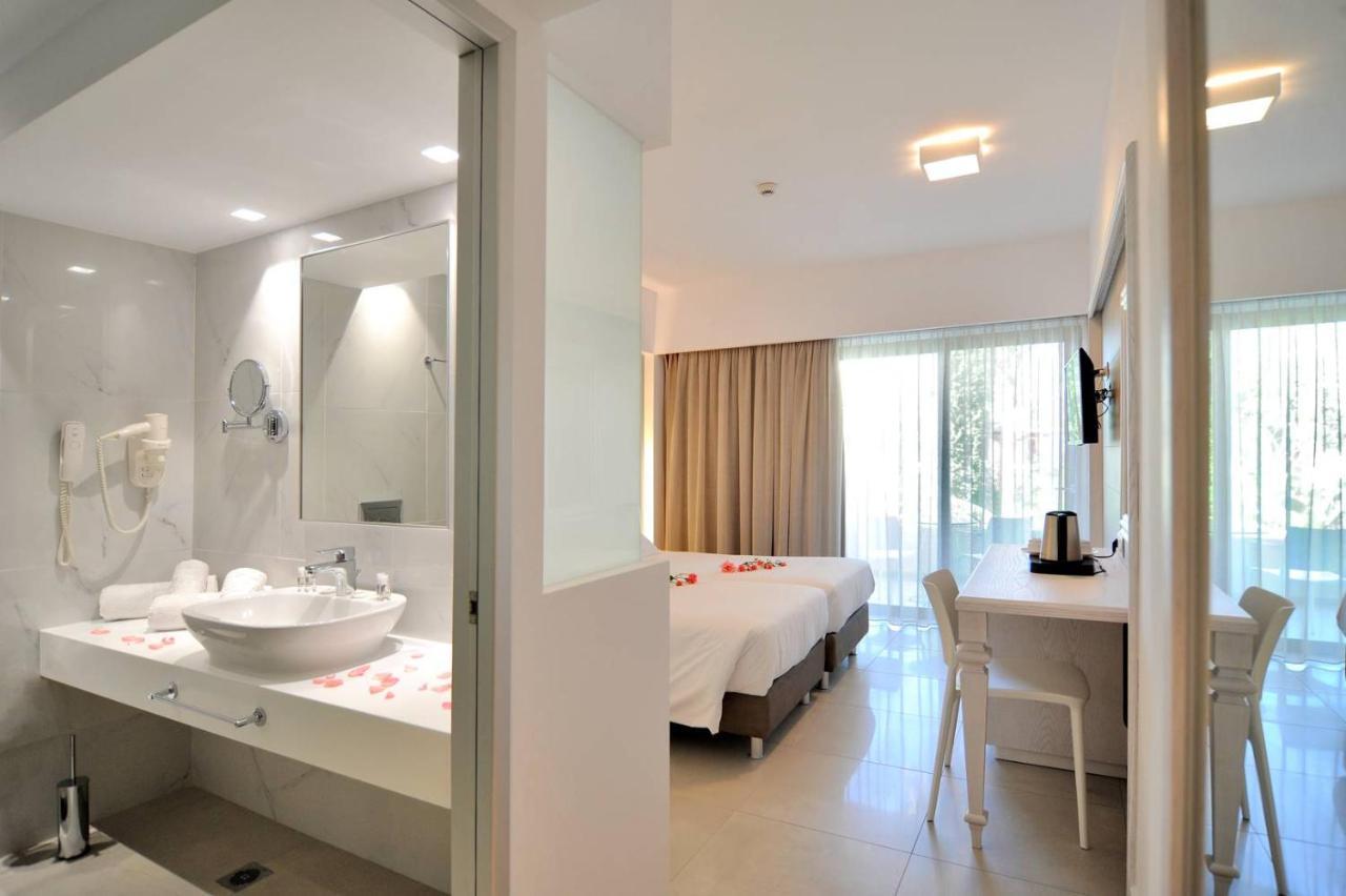 Deluxe Double Room with Garden View,1432122709:JPEG