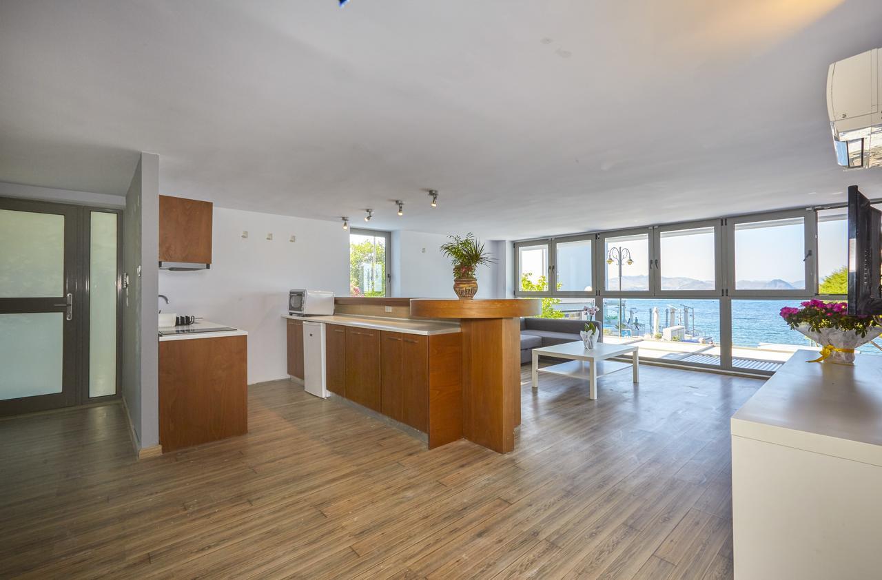 Two-Bedroom Suite Sea View